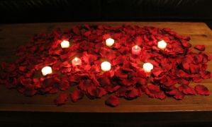 Romance package, 2000 Silk Petals + candles, BURGUNDY 